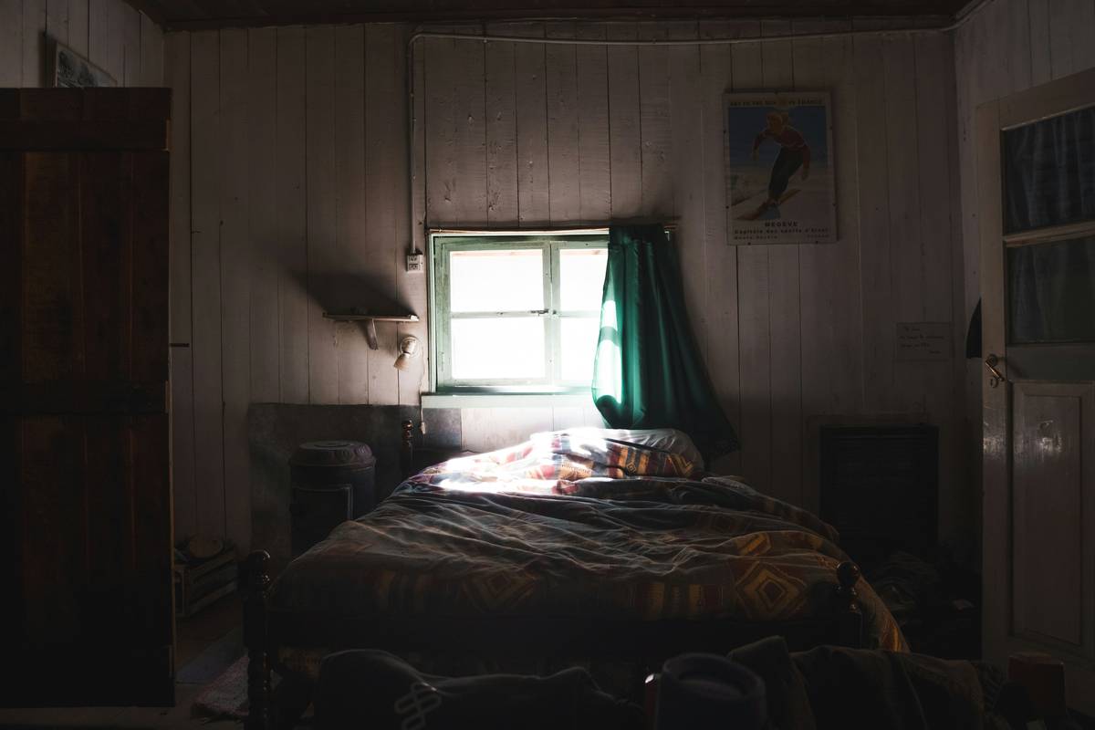 sleep hygiene tool insomnia relief medication: bedroom setup with blackout curtains, cool temp, and no electronics