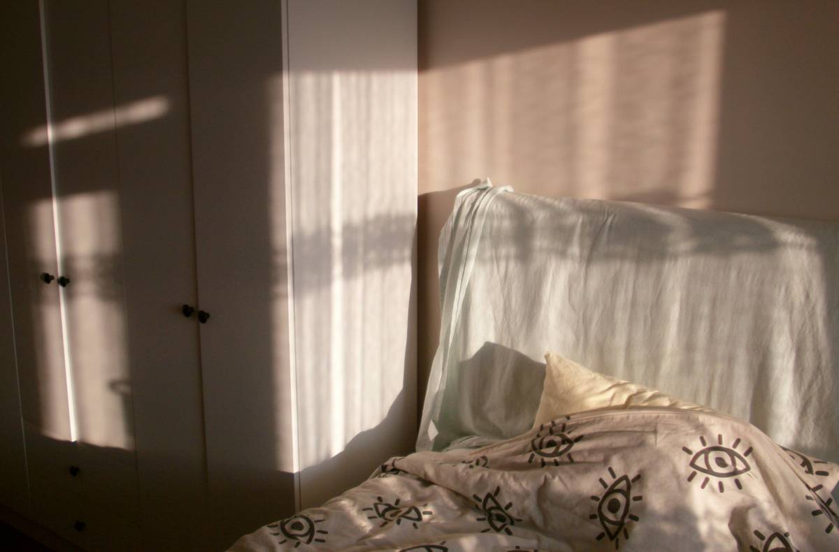 Woman practicing progressive muscle relaxation for relaxation technique insomnia relief what are effective methods
